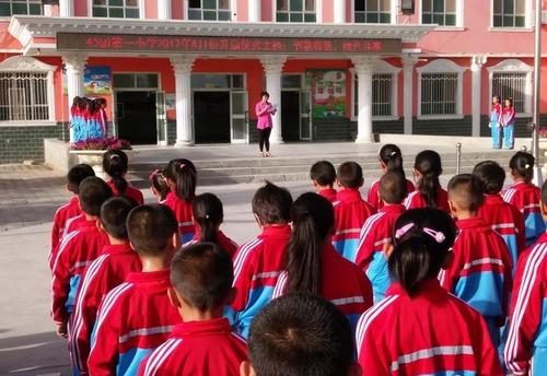 44第三师图木舒克市四十五团第一小学近期在全体师生中组织开展了主题为“节能有我  绿色共享”的节能宣传系列活动